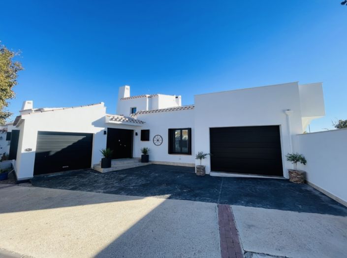 Image No.2-4 Bed Villa for sale