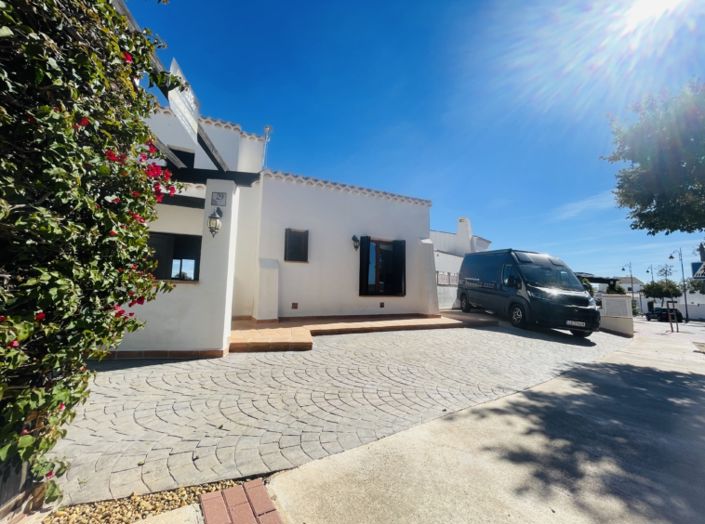 Image No.3-4 Bed Villa for sale