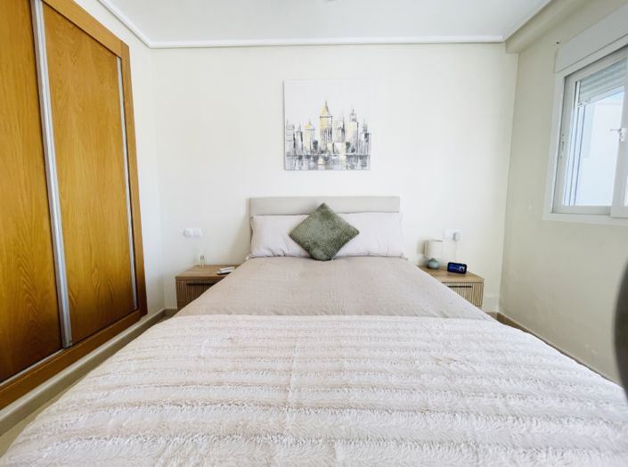 Image No.25-2 Bed Townhouse for sale