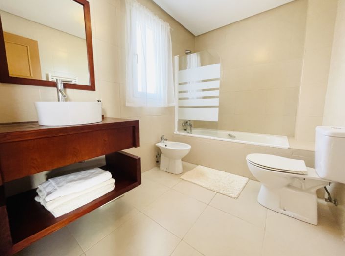 Image No.21-2 Bed Townhouse for sale