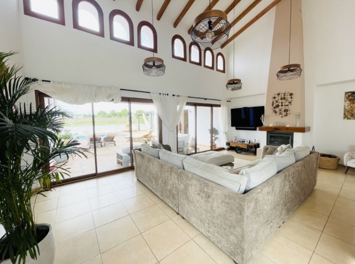 Image No.18-4 Bed Villa for sale