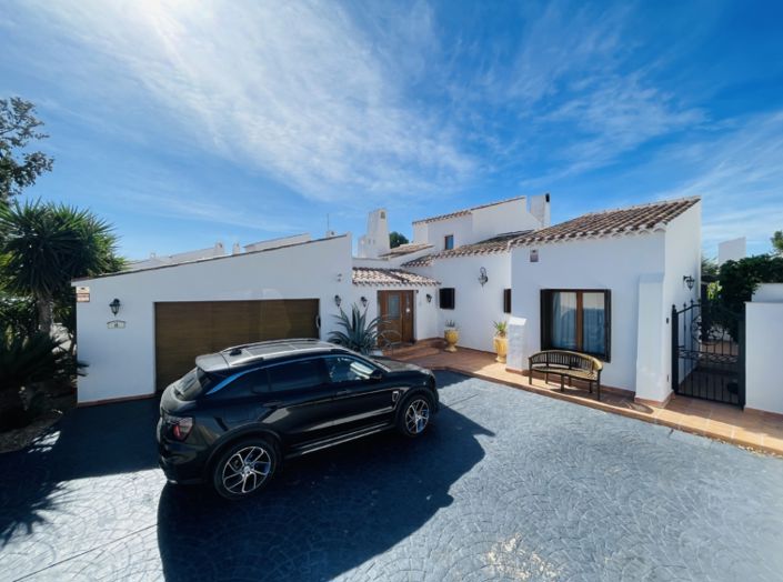 Image No.3-4 Bed Villa for sale