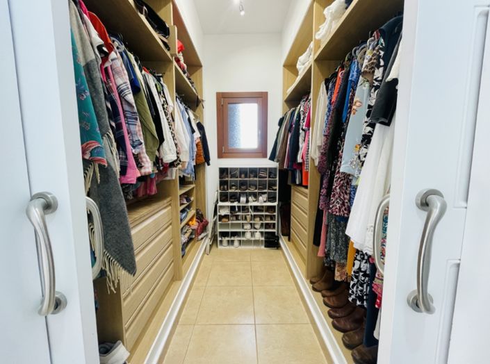 Image No.38-4 Bed Villa for sale