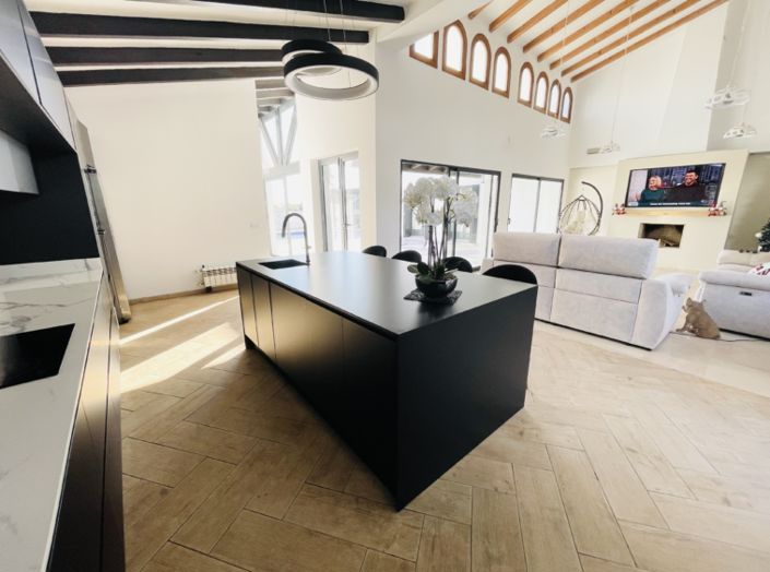 Image No.26-5 Bed Villa for sale