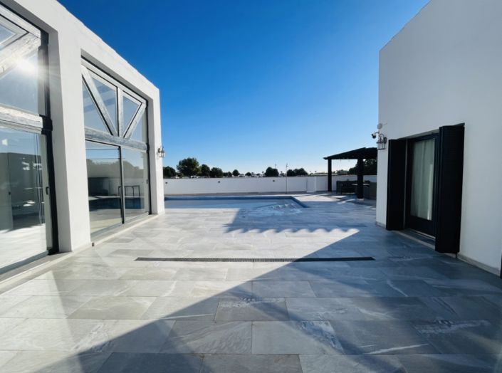 Image No.8-5 Bed Villa for sale