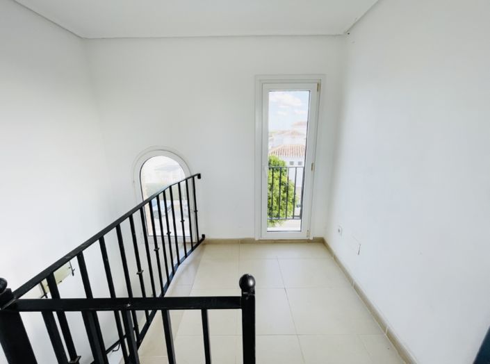 Image No.20-2 Bed Townhouse for sale