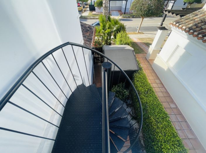 Image No.29-2 Bed Townhouse for sale