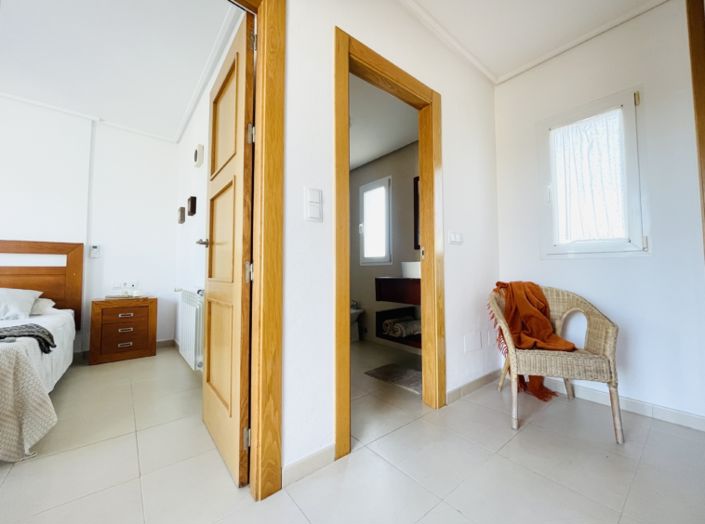 Image No.20-2 Bed Apartment for sale