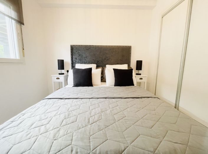 Image No.25-2 Bed Townhouse for sale