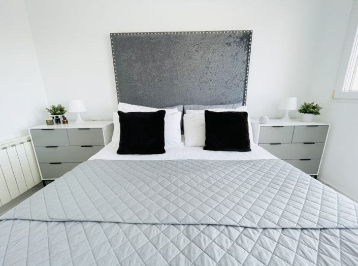 Image No.33-2 Bed Townhouse for sale