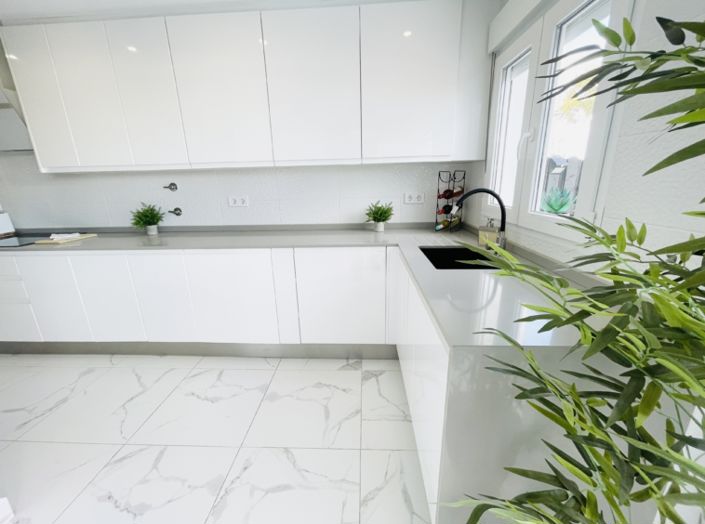 Image No.10-2 Bed Townhouse for sale