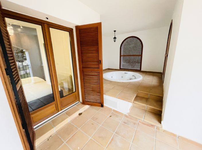 Image No.10-2 Bed Apartment for sale