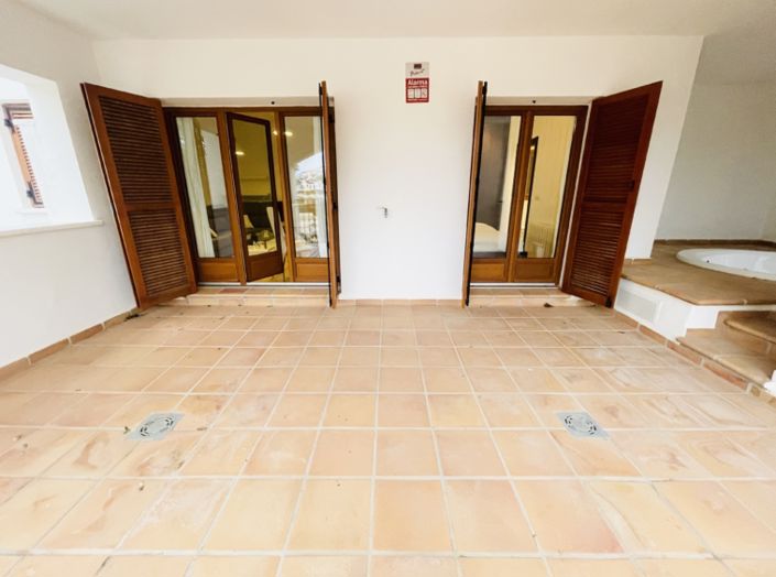 Image No.18-2 Bed Apartment for sale