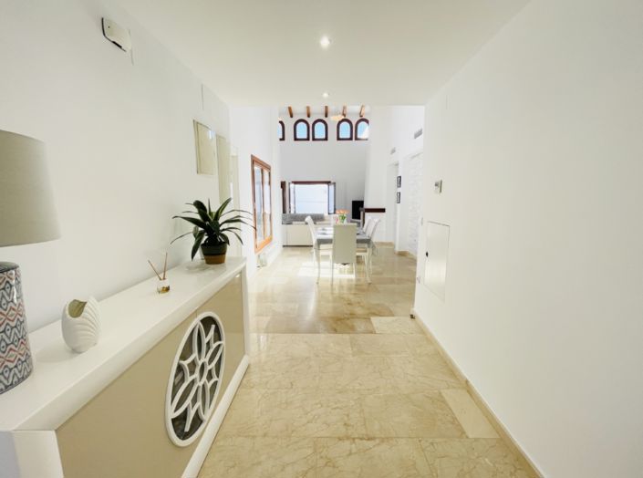 Image No.4-4 Bed Villa for sale