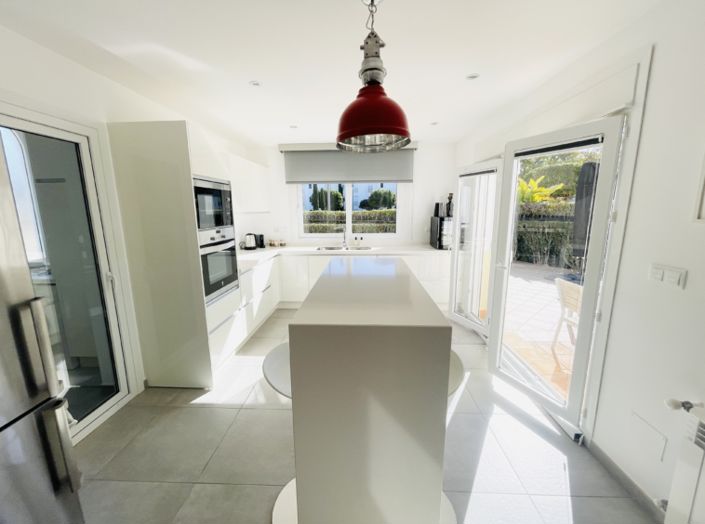 Image No.10-3 Bed Villa for sale