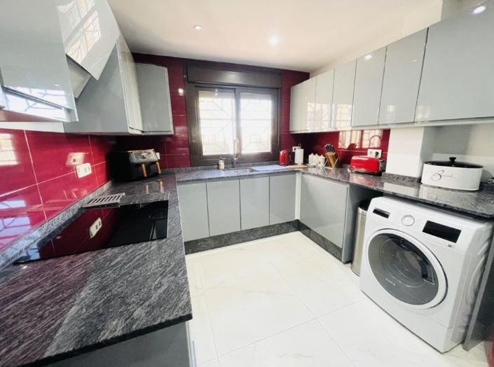 Image No.11-3 Bed Townhouse for sale