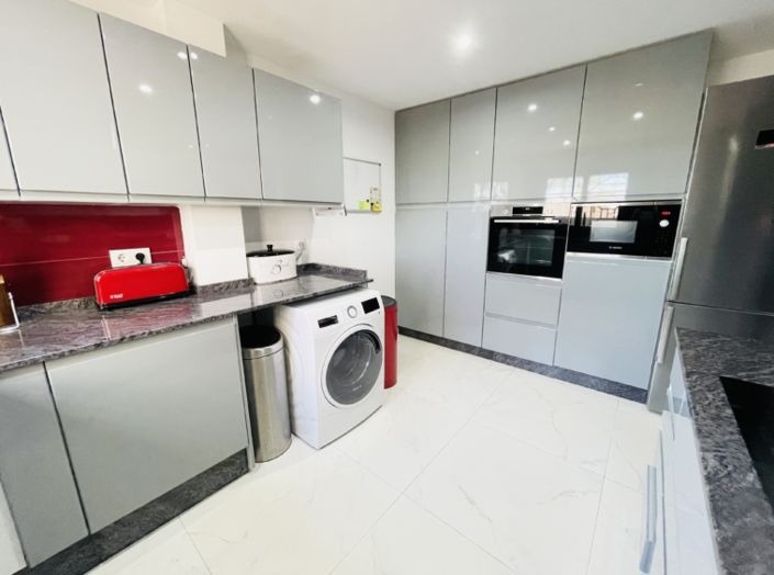 Image No.13-3 Bed Townhouse for sale