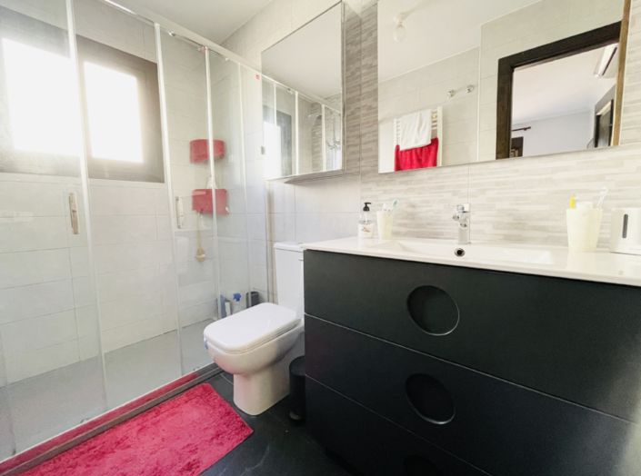 Image No.20-3 Bed Townhouse for sale