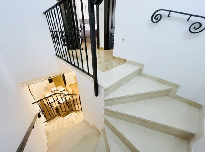 Image No.15-3 Bed Townhouse for sale