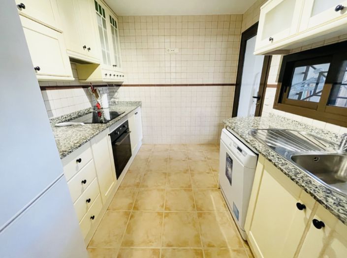 Image No.8-3 Bed Townhouse for sale