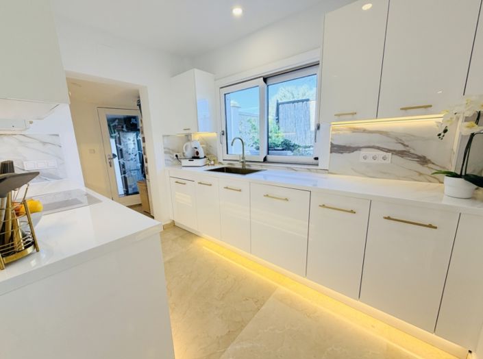 Image No.29-3 Bed Villa for sale