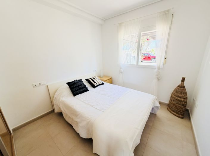 Image No.25-2 Bed Townhouse for sale