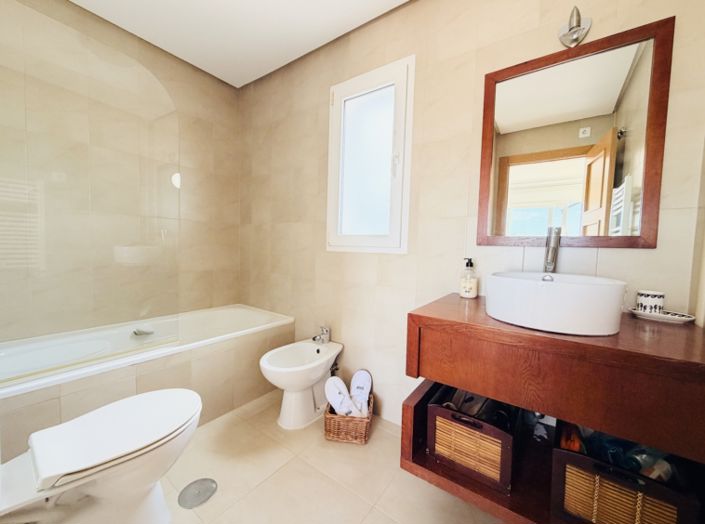 Image No.29-2 Bed Townhouse for sale