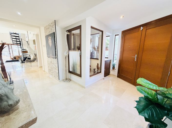 Image No.6-4 Bed Villa for sale