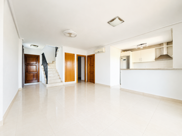 empty-open-plan-apartment-interior-758x564