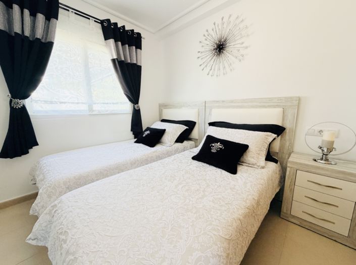 Image No.21-2 Bed Townhouse for sale