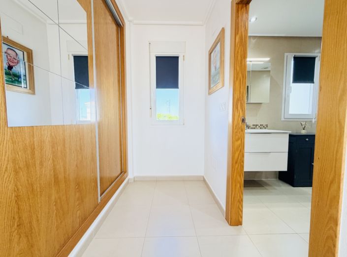 Image No.26-2 Bed Townhouse for sale