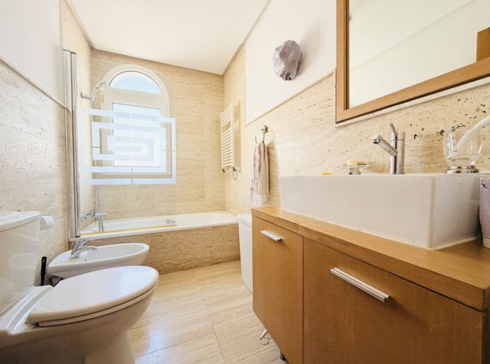 Image No.20-2 Bed Apartment for sale