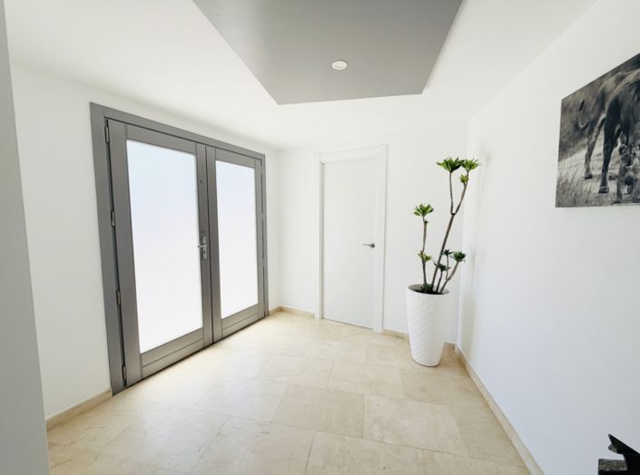 Image No.4-4 Bed Villa for sale