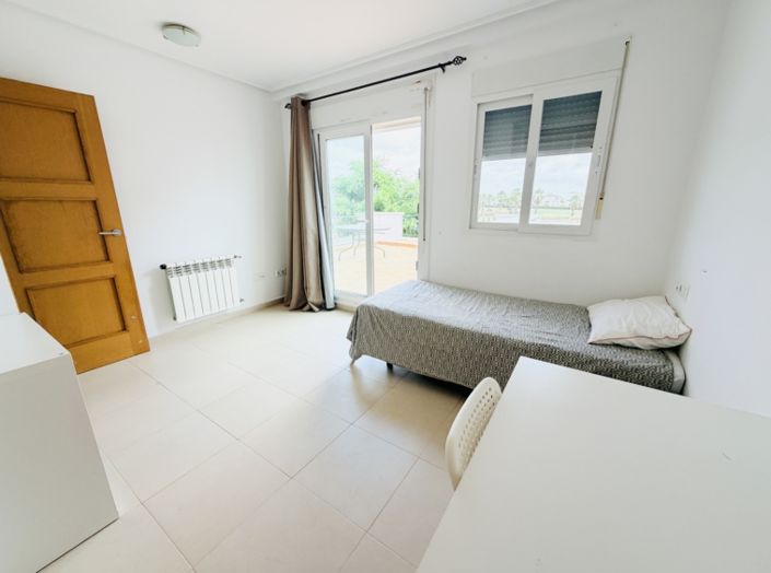 Image No.16-3 Bed Townhouse for sale