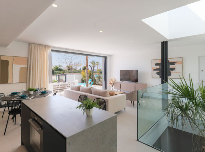 Image No.28-3 Bed Property for sale