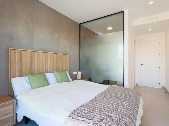Image No.30-3 Bed Property for sale