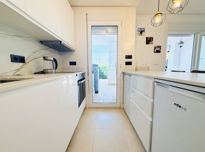 Image No.8-2 Bed Townhouse for sale