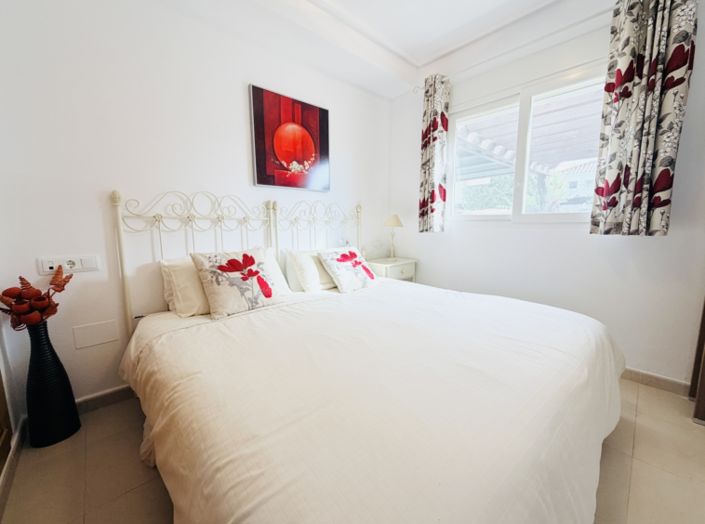 Image No.18-2 Bed Townhouse for sale