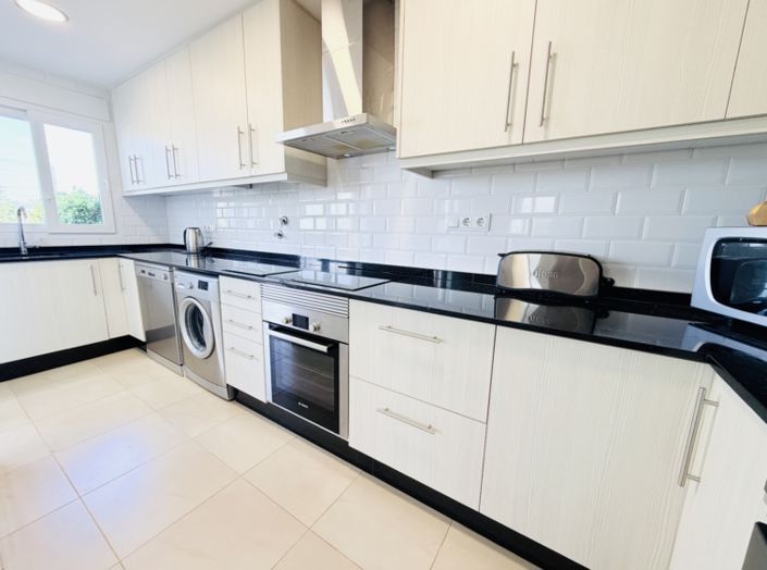 Image No.6-2 Bed Townhouse for sale