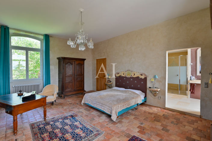 Image No.13-14 Bed Property for sale