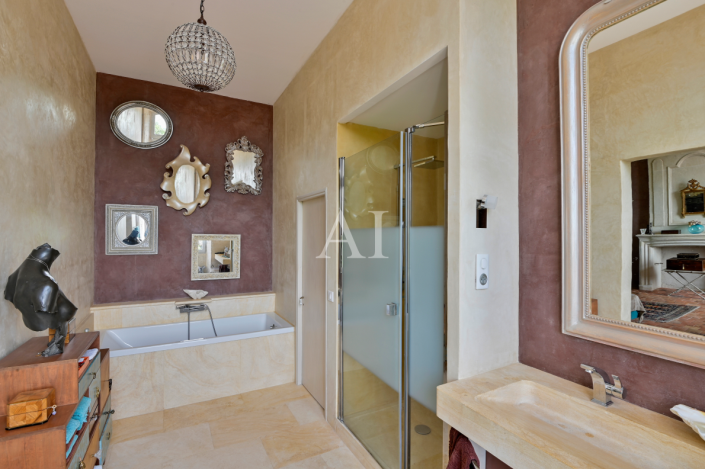 Image No.14-14 Bed Property for sale