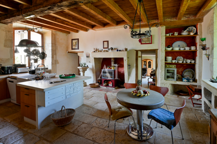 Image No.12-14 Bed Property for sale