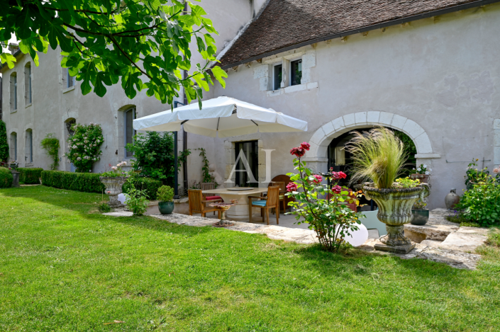 Image No.22-14 Bed Property for sale