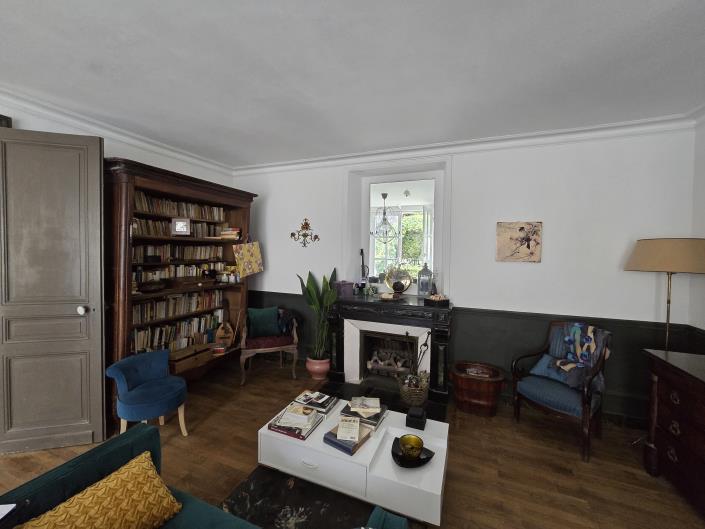 Image No.15-7 Bed House for sale