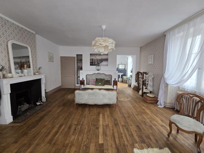 Image No.20-7 Bed House for sale