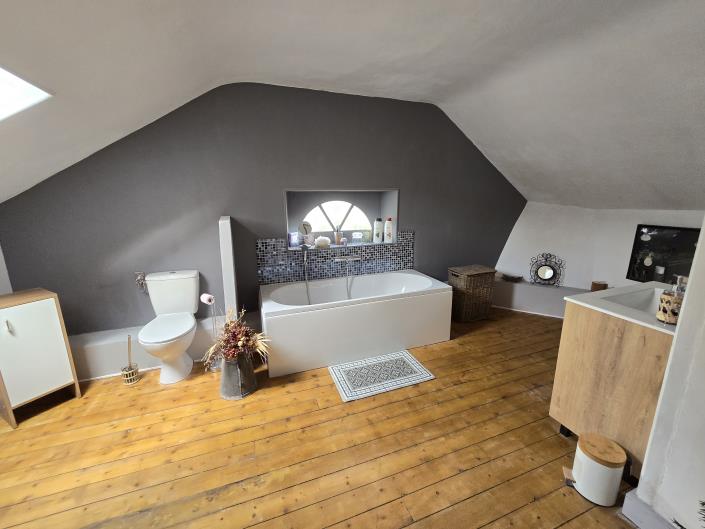 Image No.23-7 Bed House for sale