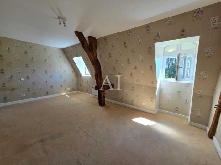 Image No.8-7 Bed House for sale