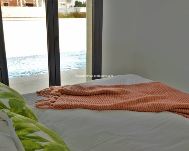 Image No.15-2 Bed Bungalow for sale