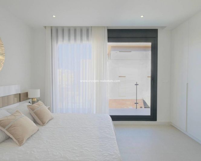 Image No.25-4 Bed Villa for sale