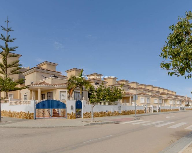 Image No.29-3 Bed Property for sale